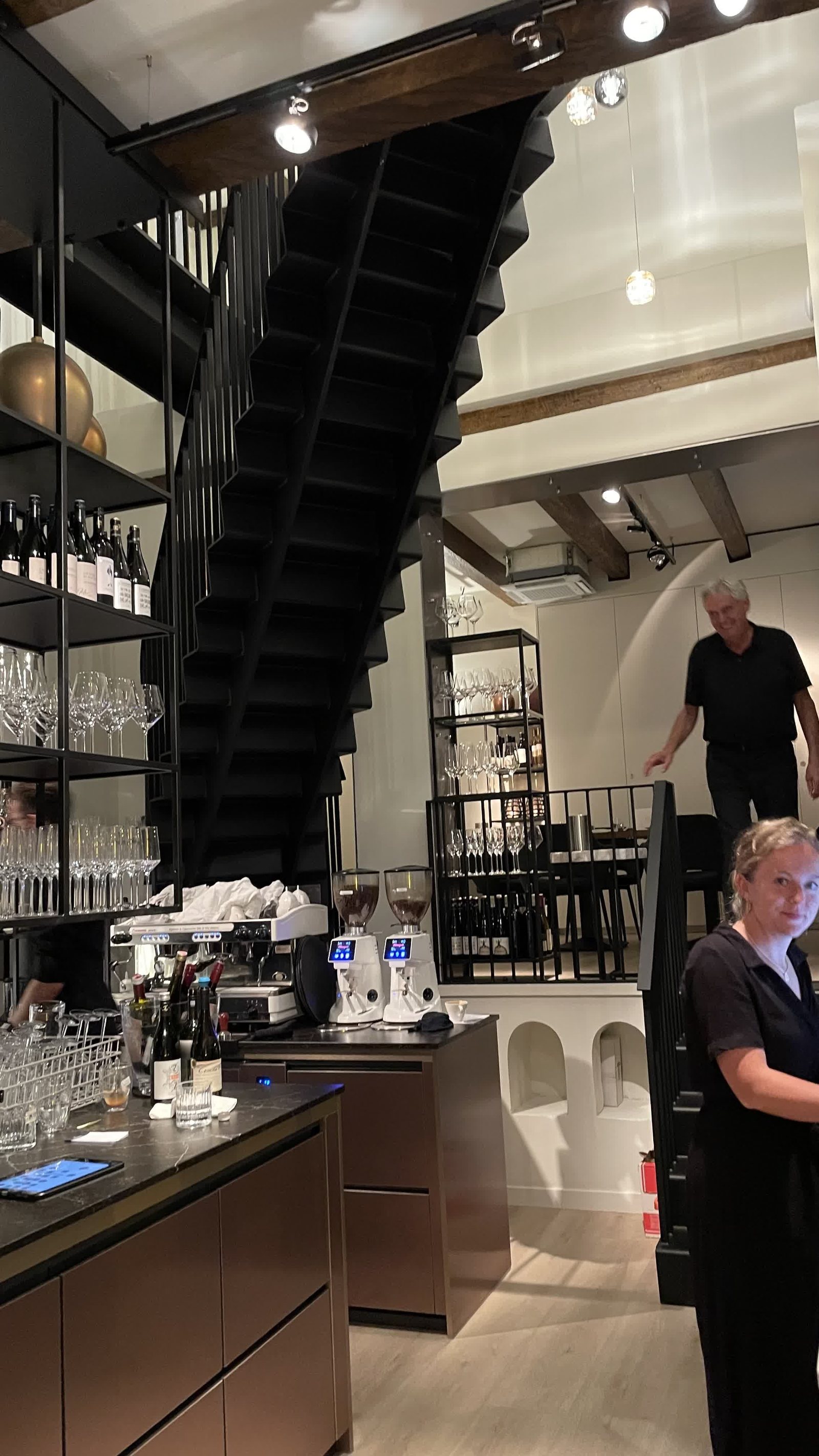 Open stalen trapconstructie in restaurant dePortier Nijmegen, engineering door Previn Engineering